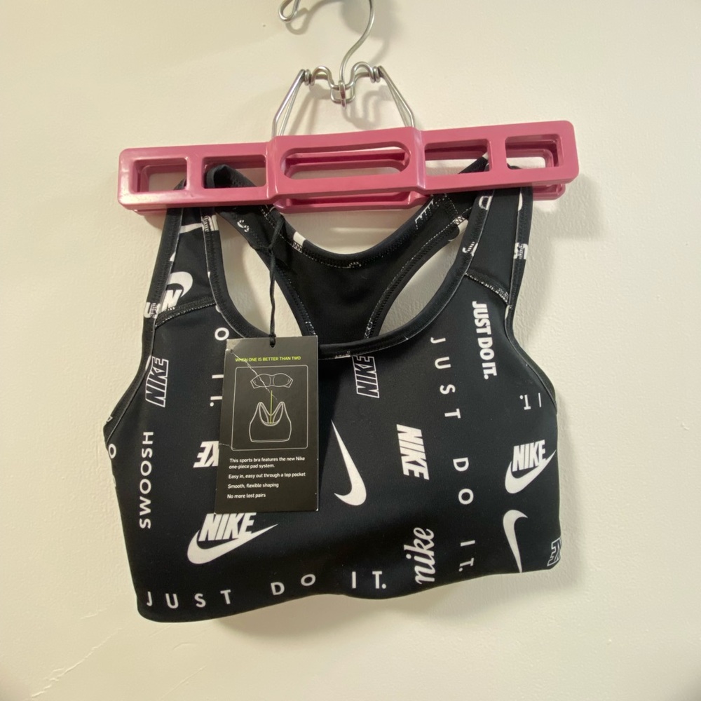 SOLD. Nike workout top NEW W/TAG